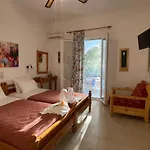 Gelly's 3* Αλυκή