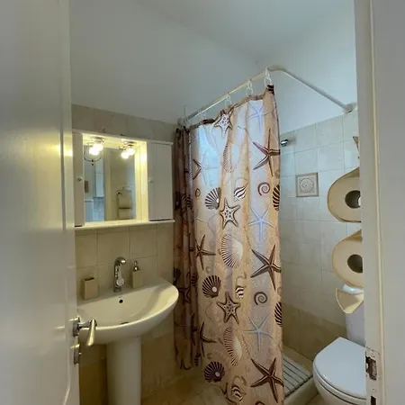 Gelly's 公寓式酒店 3*