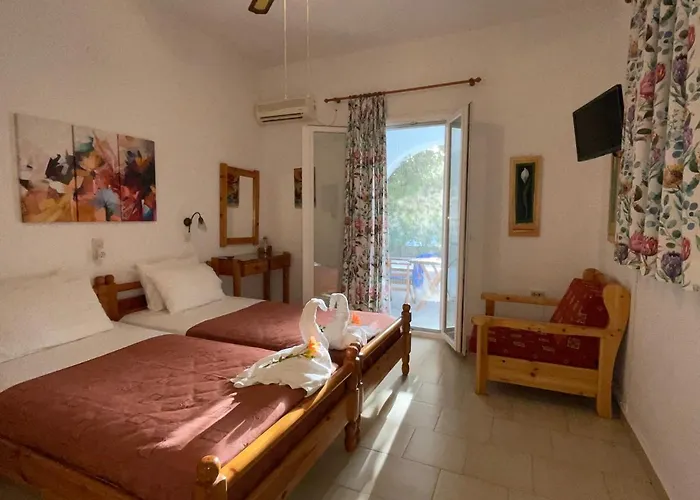 Gelly's 3* Aliki (Paros)